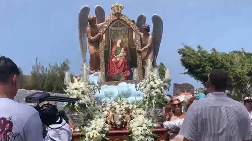La virgen de las Nieves sale al encuentro con San José y cientos de fieles