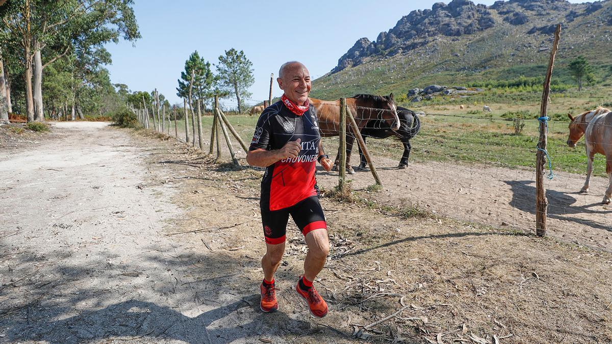 Antonio Bermúdez, preparándose para una maratón de 42 kilómetros en O Galiñeiro