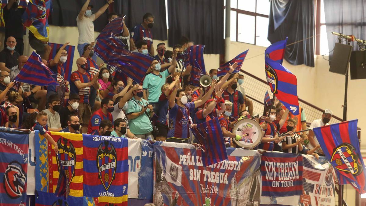 Las mejores imágenes del Levante UD-FS - Barcelona