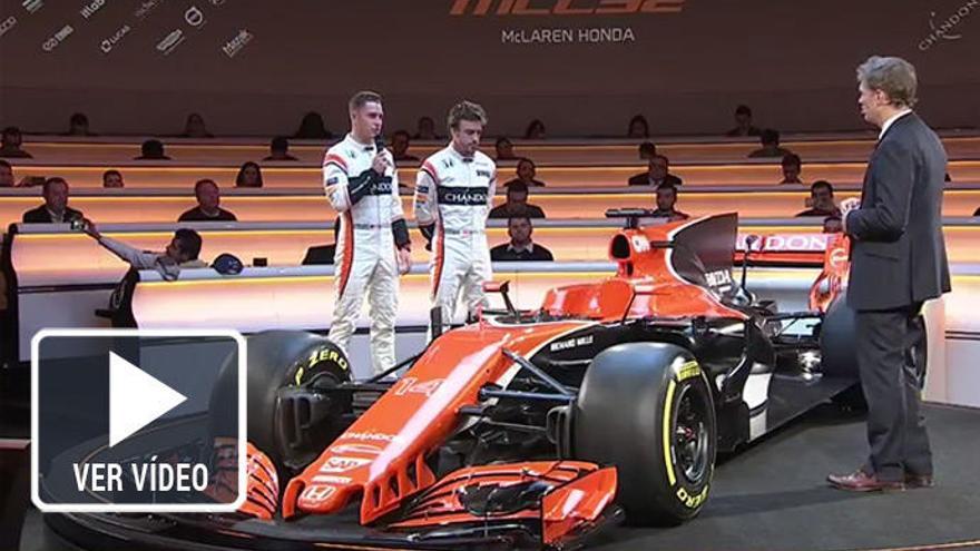 Vandoorne y Alonso en la presentación del nuevo McLaren.