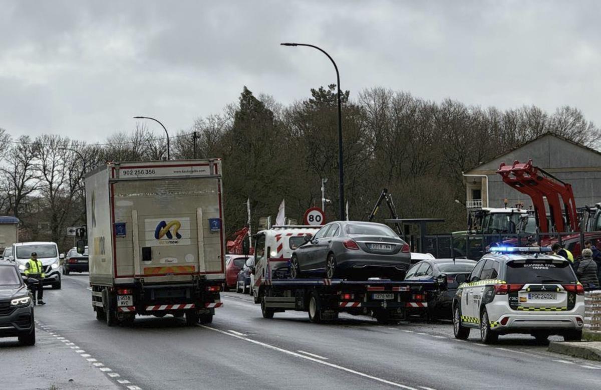 Colisión, ayer, en la N-525 a su paso por Filgueira. | BERNABÉ