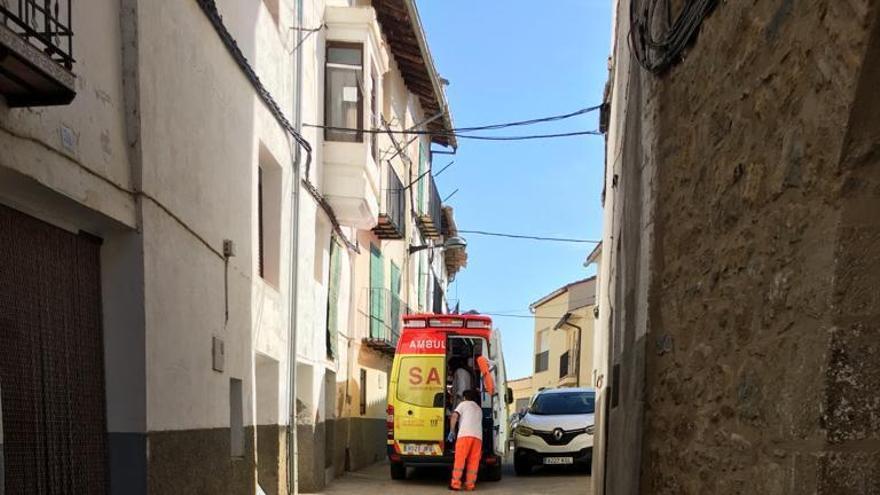 El juez envía a prisión a la mujer que apuñaló a su marido en La Mata