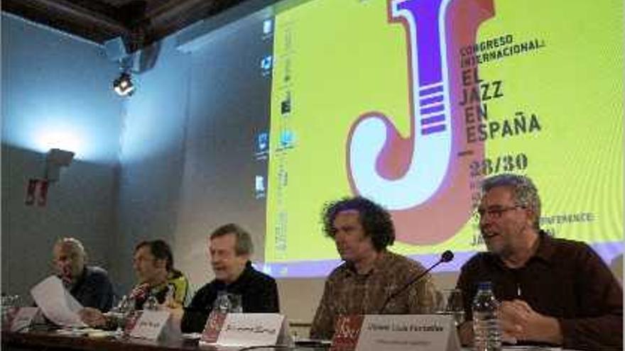 Baldo Martínez, Jorge Pardo, Ignasi Terraza, Francisco Blanco y J. L. Fontelles durante el debate.