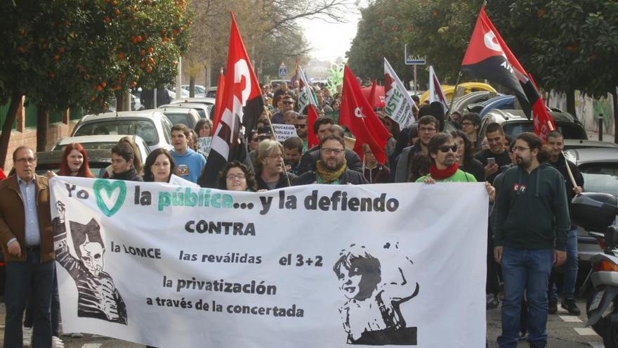 Una jornada festiva reivindica la educación pública