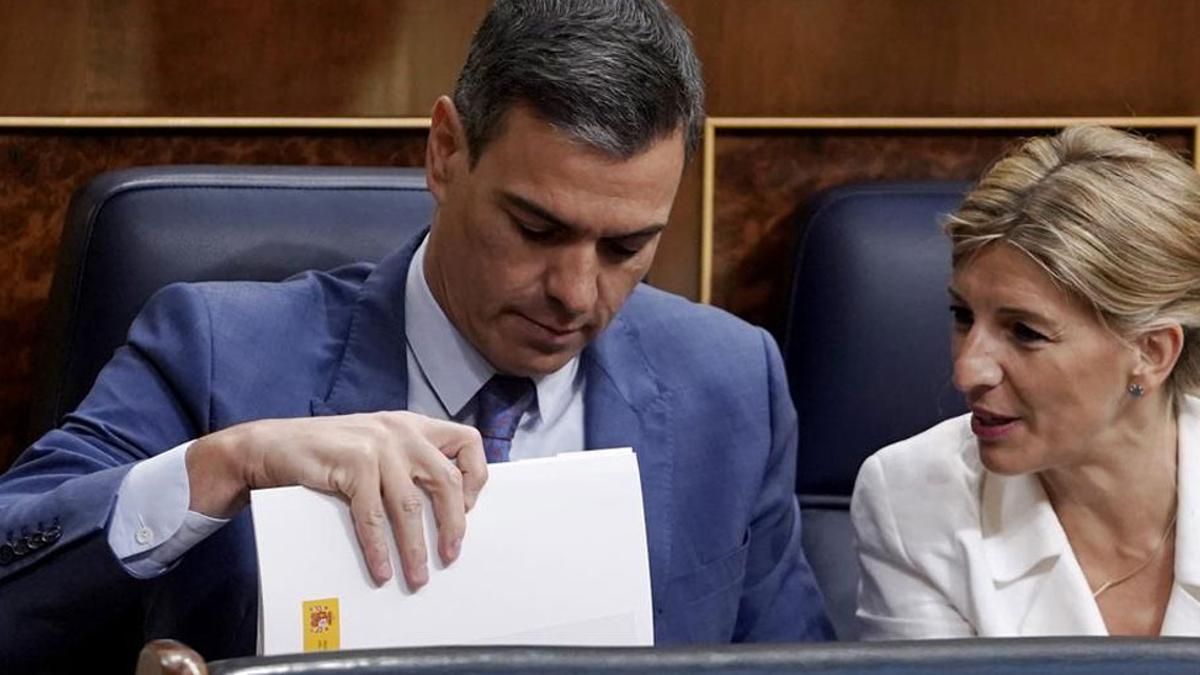 El presidente del Gobierno, Pedro Sánchez, y la vicepresidenta segunda, Yolanda Díaz.