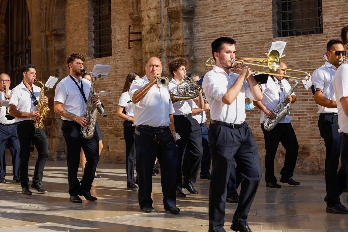 Búscate en el primer día de la ofrenda por las calles del Mar y Avellanas entre las 18:00 y las 19:00 horas
