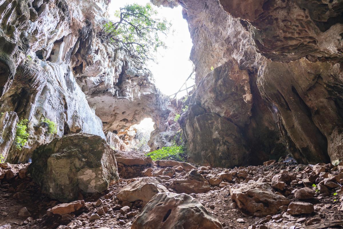 Cueva de montaña de Montgo El Gamell en Dénia y Jávea de Alicante