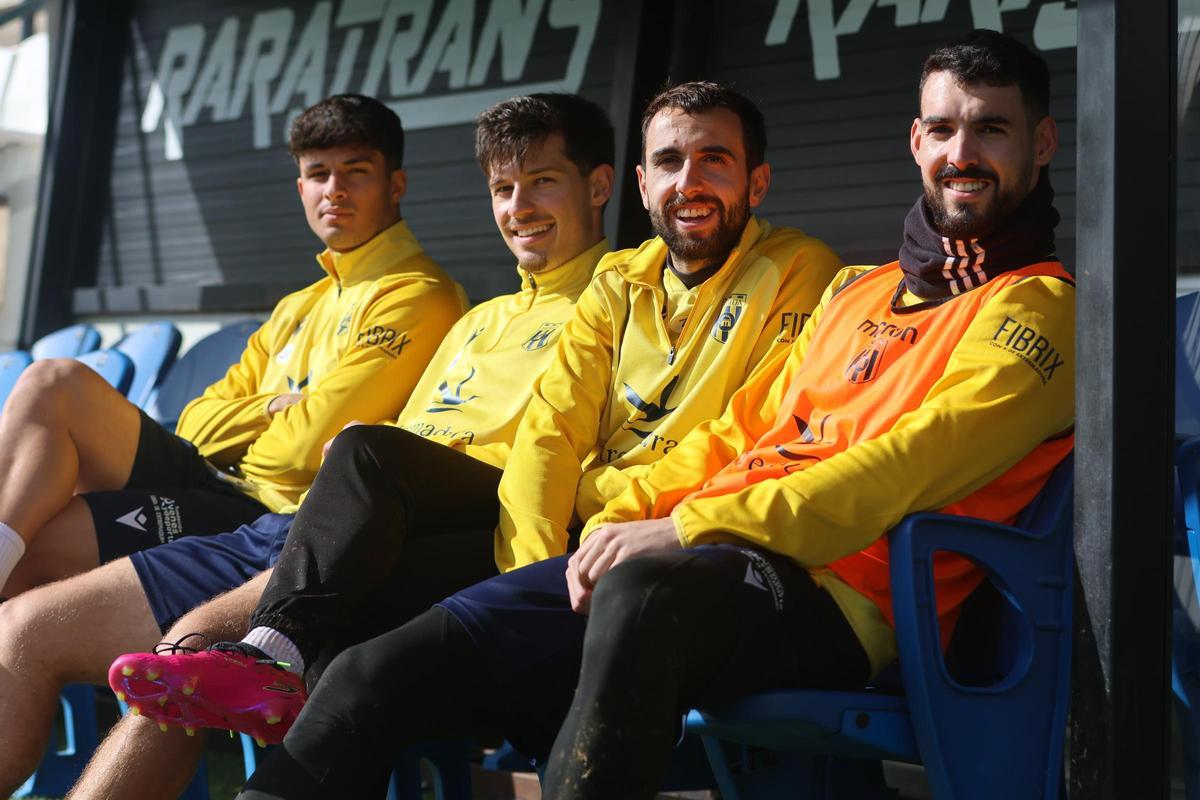 Jugadores del Mérida, sonrientes antes de un entrenamiento de esta semana.
