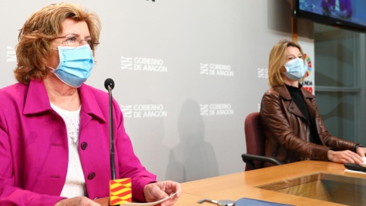 María Victoria Broto y Noelia Carbó, esta mañana, en la presentación del Plan del mayor: Generación de cambio.