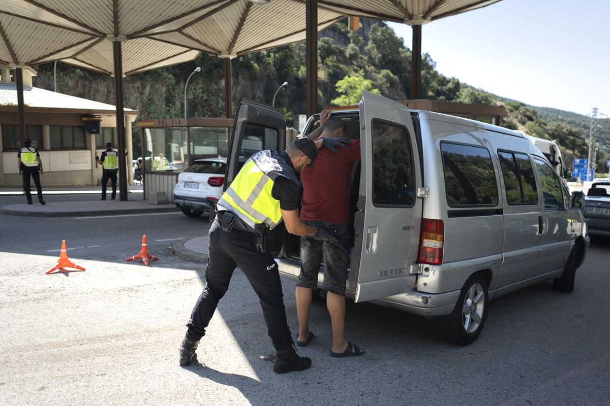 La policia reforça la frontera gironina amb França arran de la cimera de l'OTAN