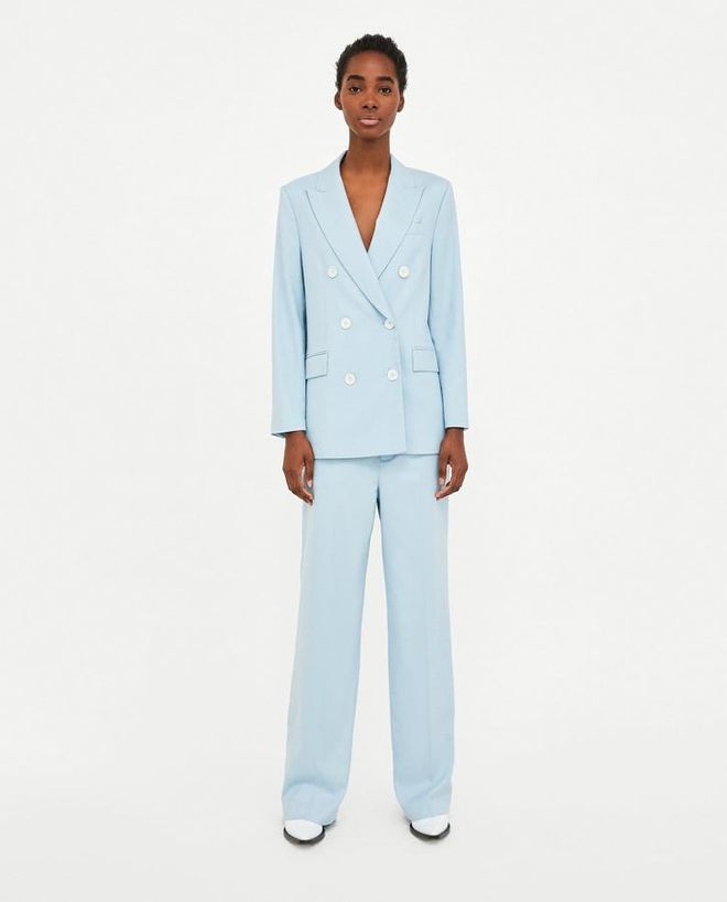 Trajes en colores pastel de Zara en azul celeste