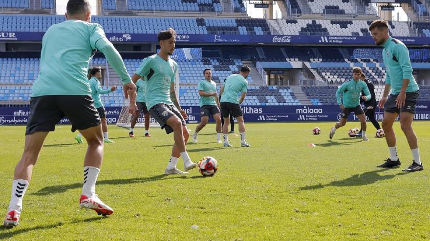 Las dudas vuelven a asaltar el once del Málaga CF