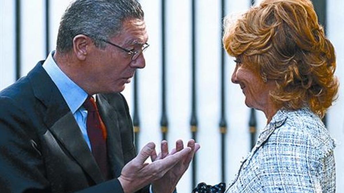 Gallardón y Aguirre charlan en un acto, en el 2009.