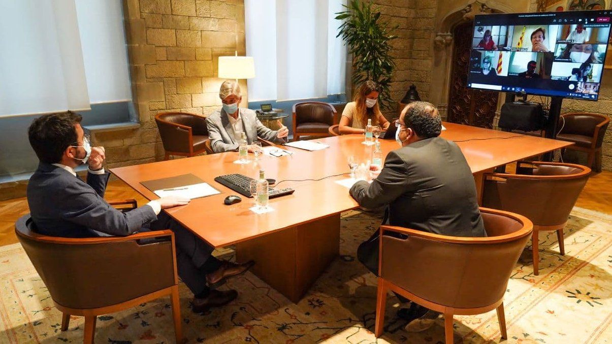 El presidente Aragonès, los 'consellers' Argimon y Elena y la portavoz del Govern, Patrícia Plaja, durante la reunión de la comissió delegada en covid.