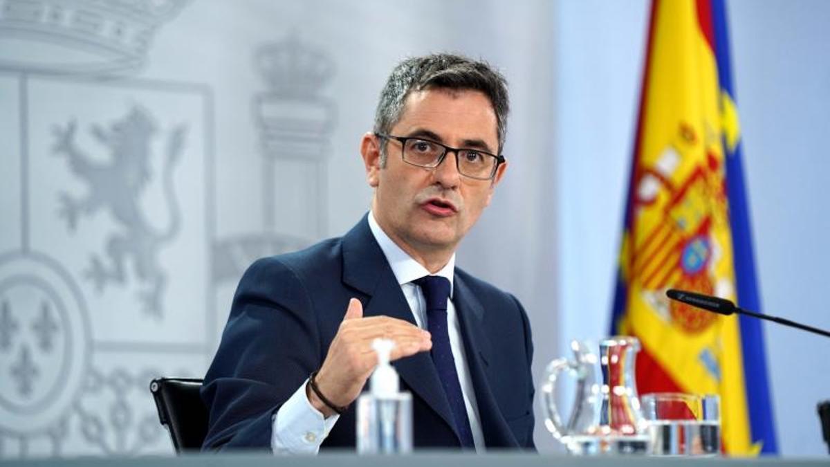 El titular de la Presidencia, Félix Bolaños, durante la rueda de prensa posterior a la reunión del Consejo de Ministros del pasado 5 de octubre de 2021, en la Moncloa.
