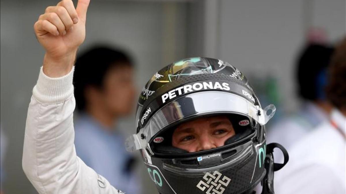 Rosberg celebra su pole en Suzuka