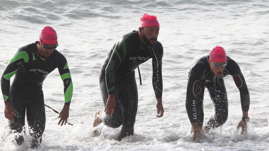 Más de 500 personas cubren el Triatlón de Pinedo