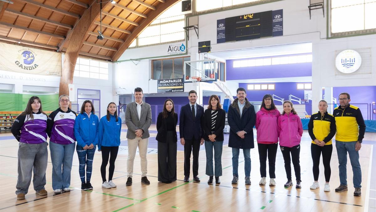 La campaña ha sido presentada esta mañana en Gandia junto al alcalde del municipio, José Manuel Prieto, y ha contado con la presencia de deportistas locales.