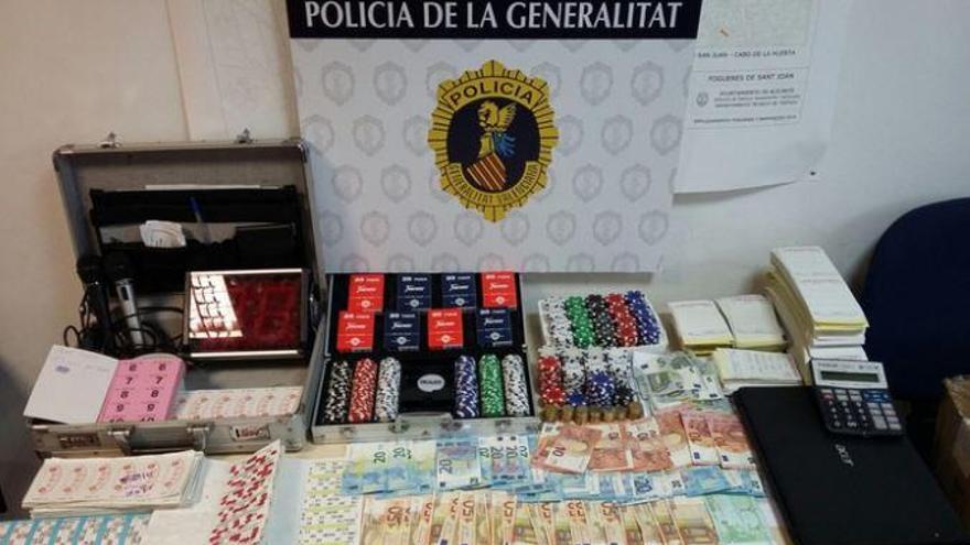 La Policía de la Generalitat requisa 2.500 euros en una operación contra el juego ilegal