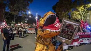 Los 'metaleros' convierten Cartagena en un hervidero de hierro encendido: "si esto no se arregla, guerra, guerra, guerra"
