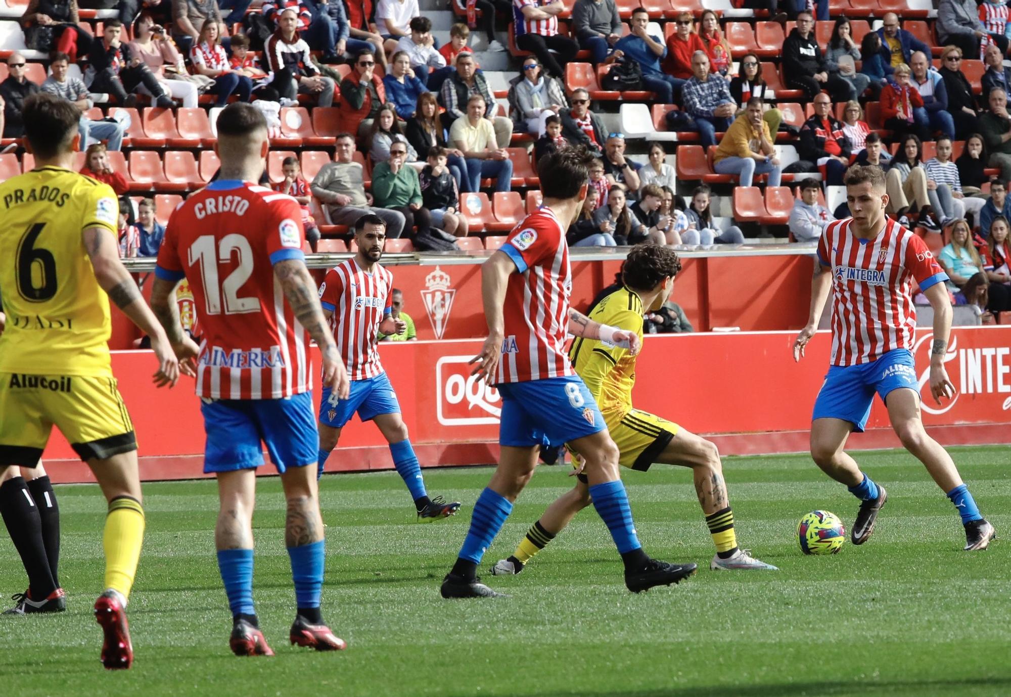 En imágenes: Así fue el partido entre Sporting y Mirandés en El Molinón