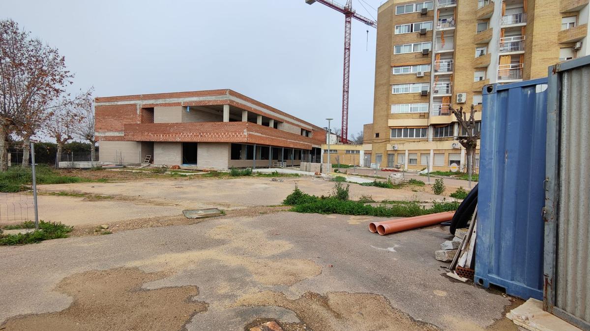 La obra para ampliar la residencia de mayores de La Granadilla totalmente parada.