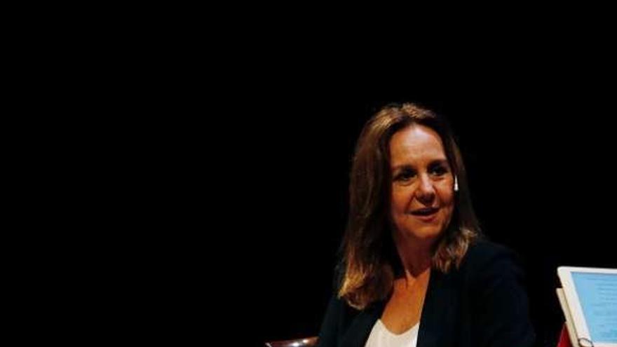 María Dueñas, el pasado mes de junio, en una tertulia en Oviedo.