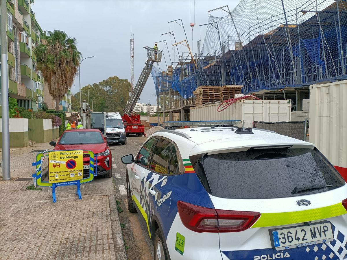 Momento en el que intervienen los bomberos.