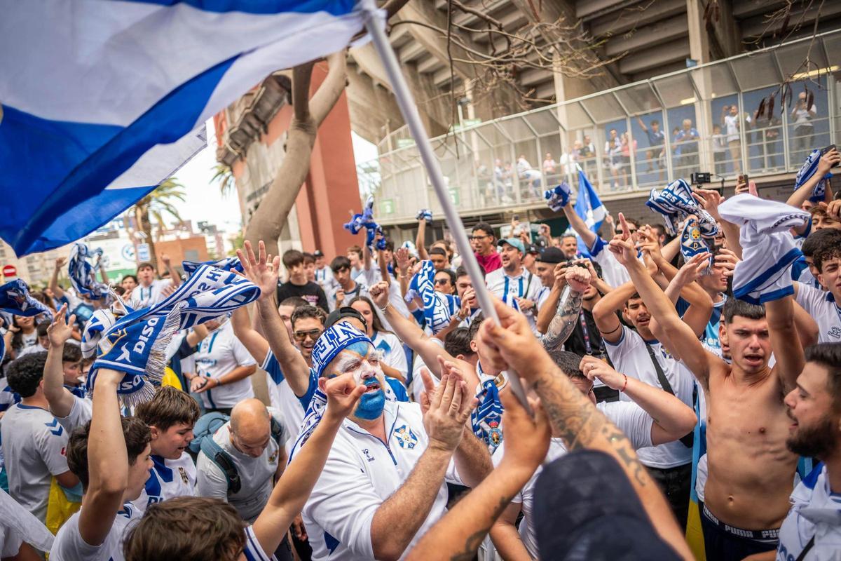 Así vive la afición del CD Tenerife la vuelta a Segunda División