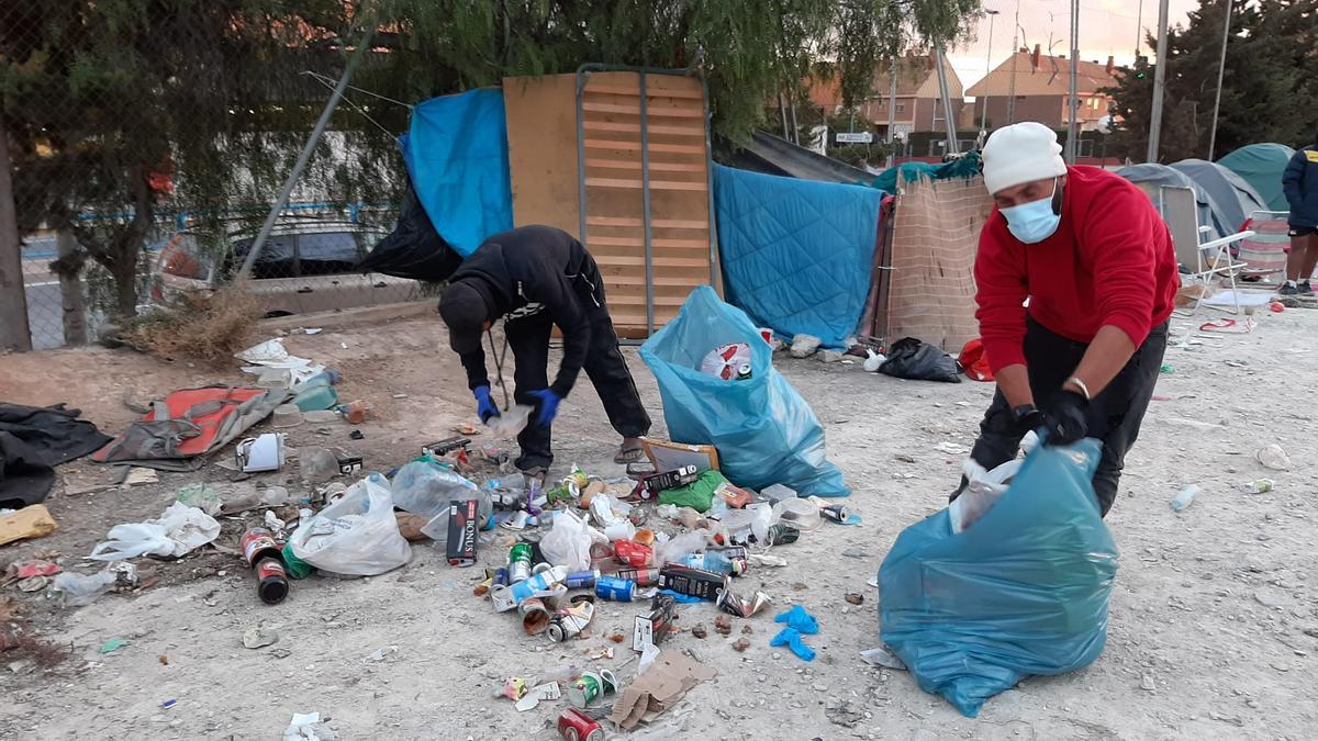 Hallan muerta en la calle a una mujer sin hogar en Alicante