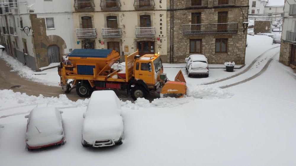 La nieve cubre Ares del Maestrat.