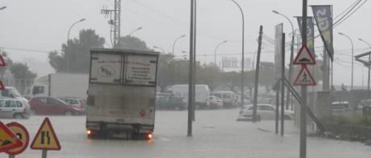 Inundaciones en la calle Ciudad de Barcelona.
