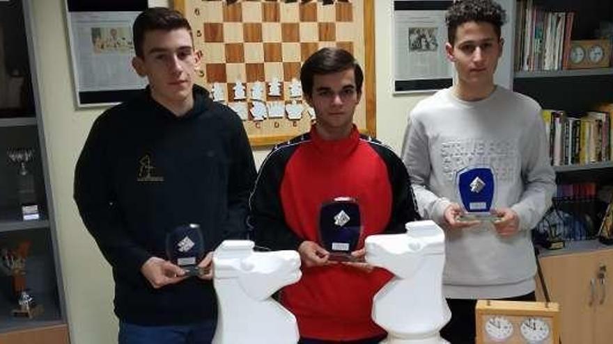 Podio de la competición masculina sub18. // FdV