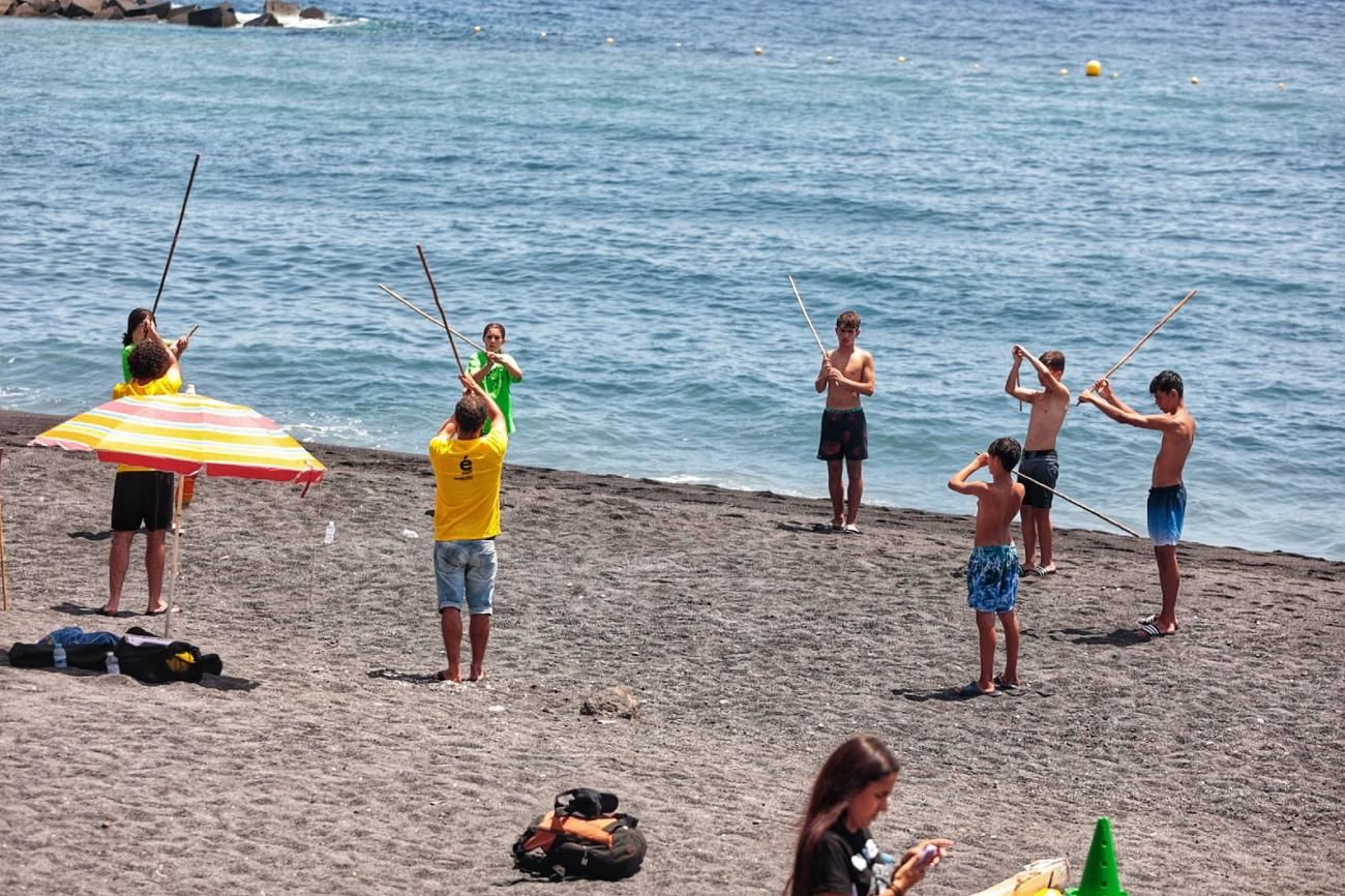 Actividades deportivas y recreativas en la playa de La Nea