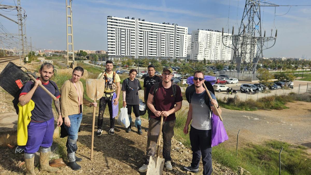 Turianova recibe cientos de coches de voluntarios
