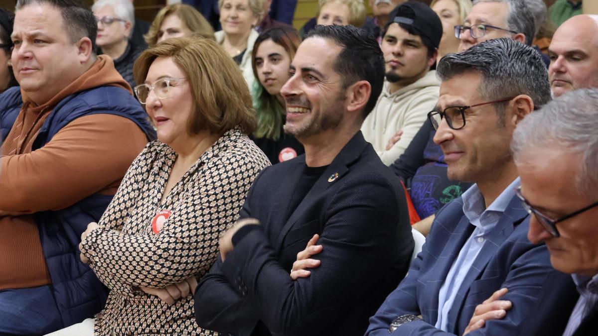Bielsa en uno de los encuentros con la militancia.