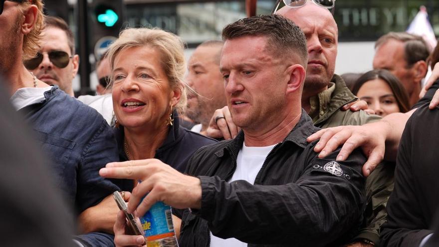 La Policía británica detiene en Heathrow a Tommy Robinson, el ultra que convoca las protestas contra la inmigración
