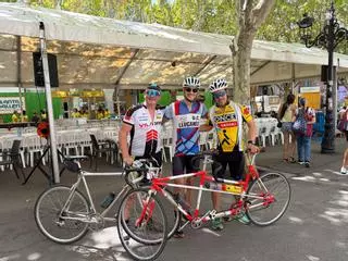 Dos amics en tàndem, els primers a completar la Retrobada: «Sóc invident i he pogut mantenir l’afició pel ciclisme gràcies a ell»