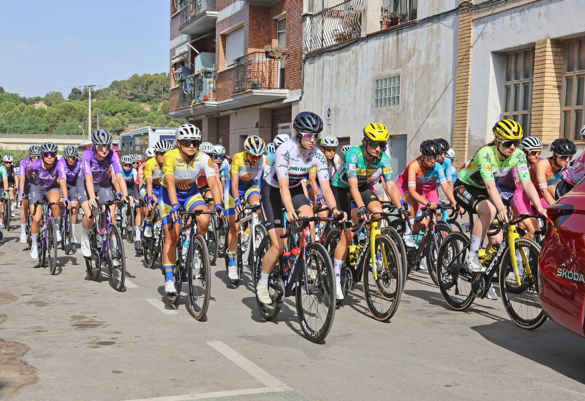 Així ha estat la sortida de la Volta Ciclista Femenina a Sant Vicenç de Castellet