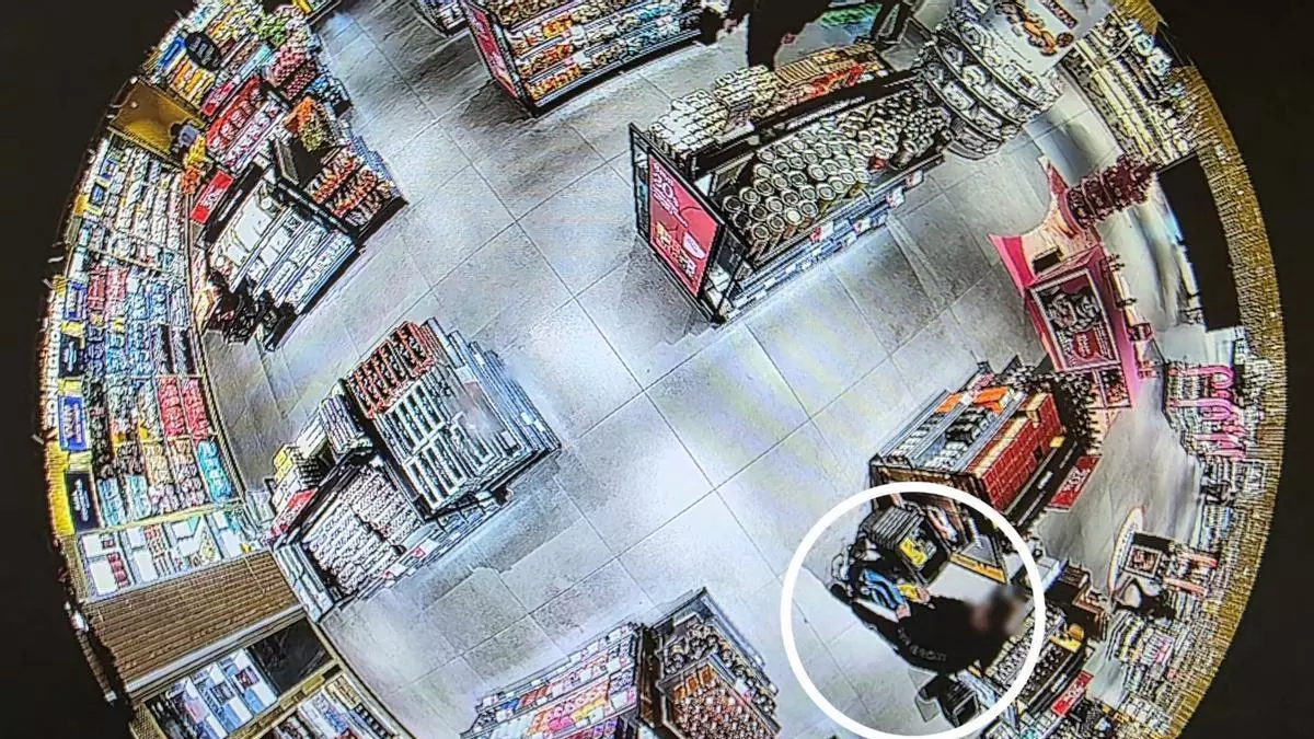 Prohíben a un ladrón acercarse al aeropuerto de Alicante-Elche tras robar 7.000 € en tabaco en tiendas "duty free"