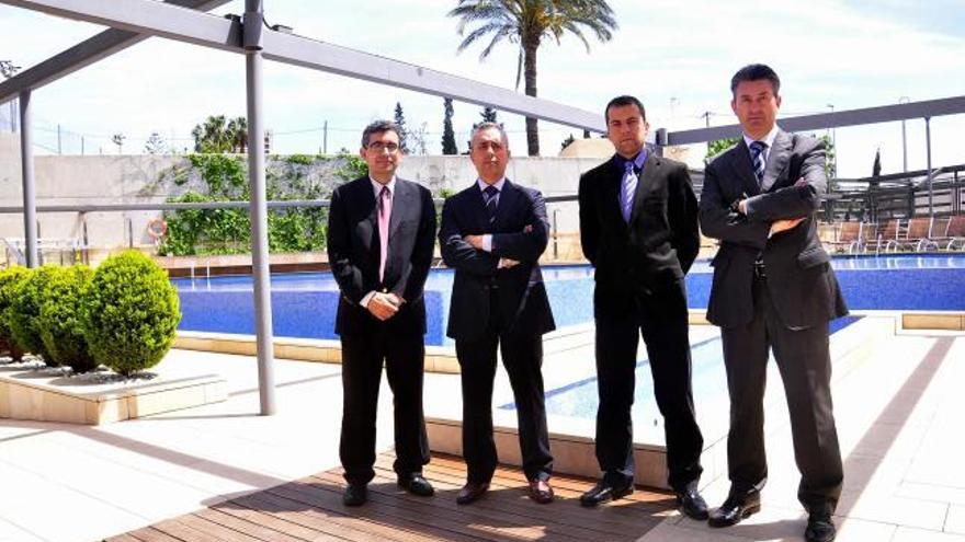 Eduardo Cobas (i), junto a Vicente Lara, de Segur Ibérica; Luis Trullenque, de Segurisa; y Fernando Lucas, de Securitas