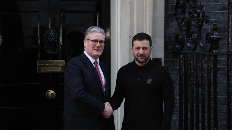Zelenski prosigue su ofensiva diplomática y hoy se reúne con Starmer en Londres antes de la cumbre de Alaska entre Trump y Putin