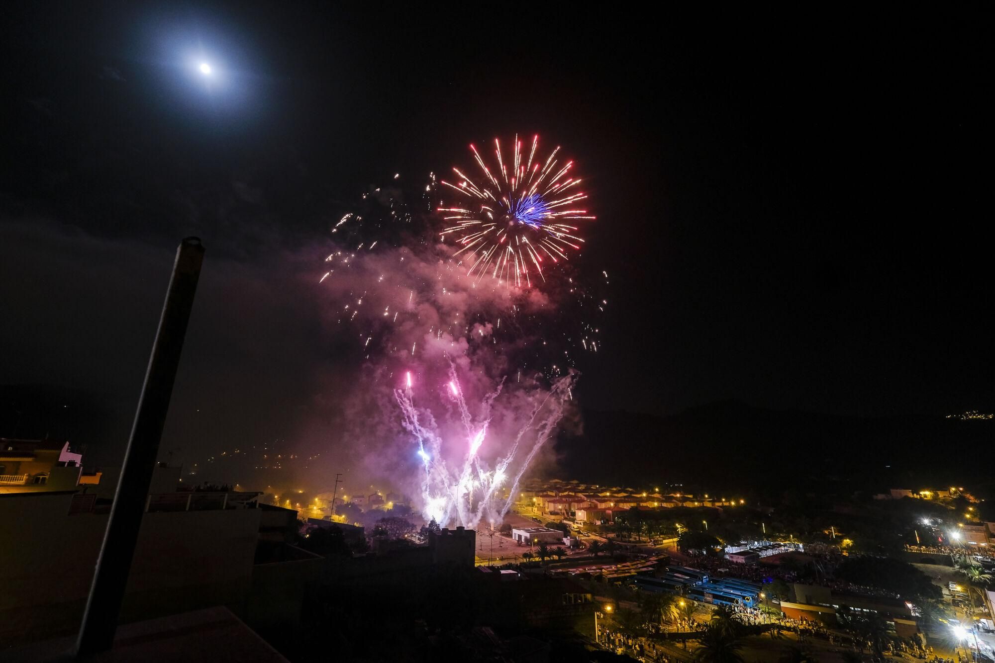 Noche de fuegos artificiales en San Lorenzo