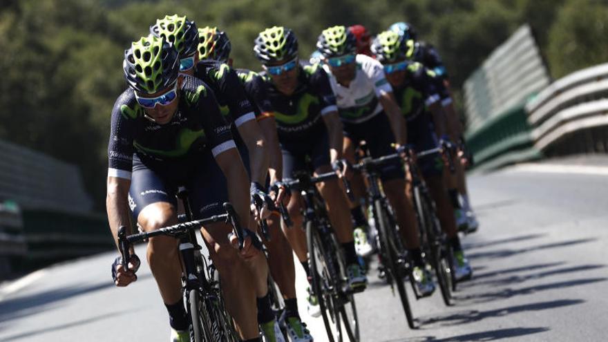 El Movistar, equipo de Valverde y Rubén Fernández, llevó el peso de casi toda la etapa de ayer.