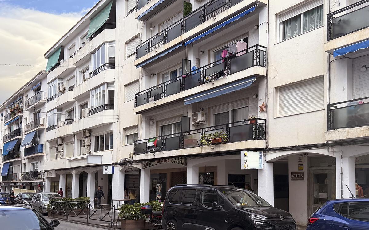 Edificios de los numeros 26, 28 y 30 en la avenida Rei Jaume I que se rehabilitaran con el Plan de Barrios en Altea.