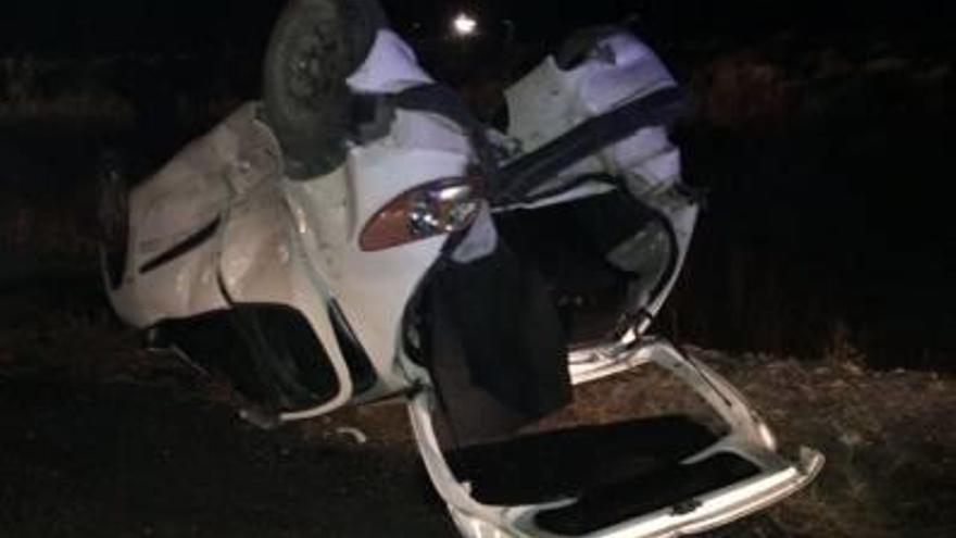 Uno de los coches tras la colisión múltiple en Mutxamel.