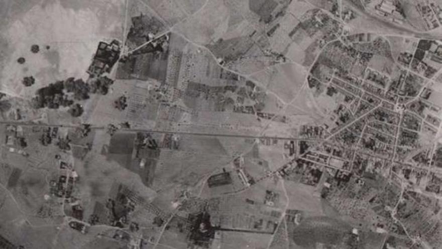 Imagen del bombardeo del antiguo aeródromo, donde hoy se sitúa el campus.