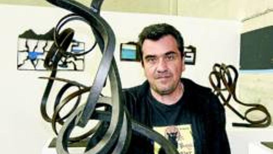 El escultor César David inaugura un taller-estudio
