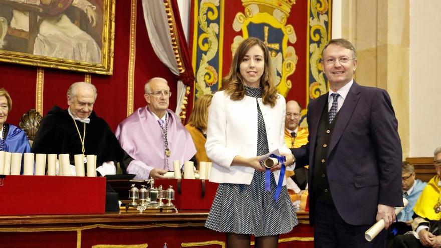 Beatriz de Luis, tras ser galardonada.