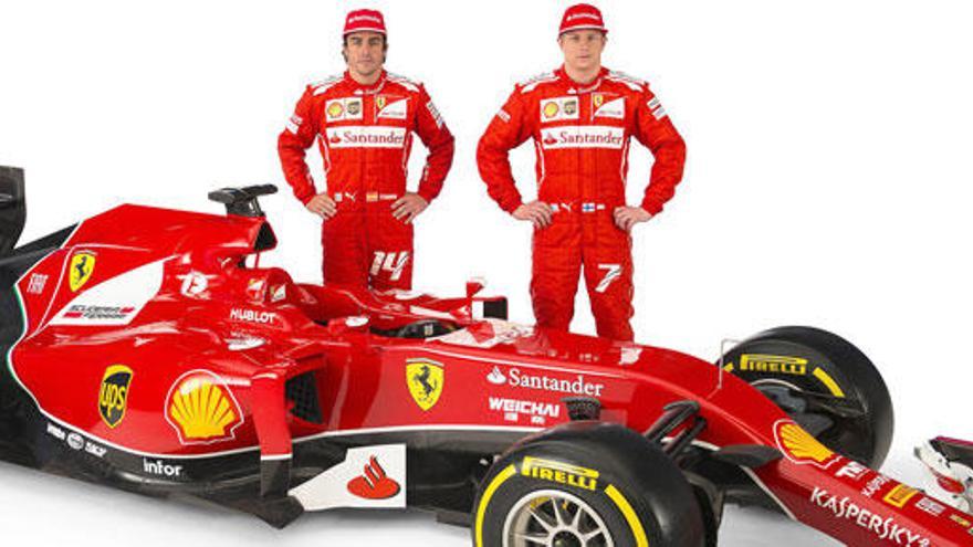 Alonso y Raikkonen, junto al nuevo Ferrari.